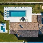 Beautiful Jurasi With Outdoor Pool In Tinjan