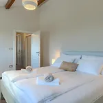 Beautiful Jurasi With Outdoor Pool In Tinjan