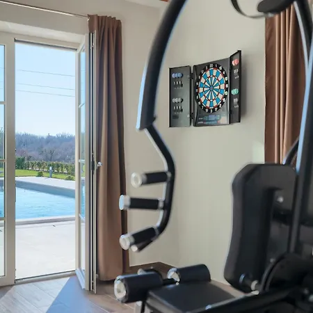 Villa Beautiful Jurasi With Outdoor Pool In Tinjan *