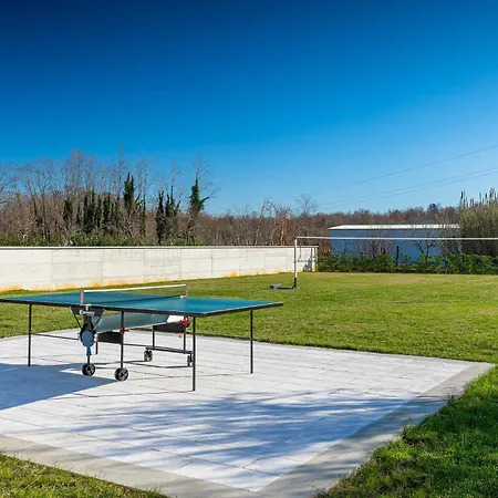 Beautiful Jurasi With Outdoor Pool In Tinjan Villa Muntrilj