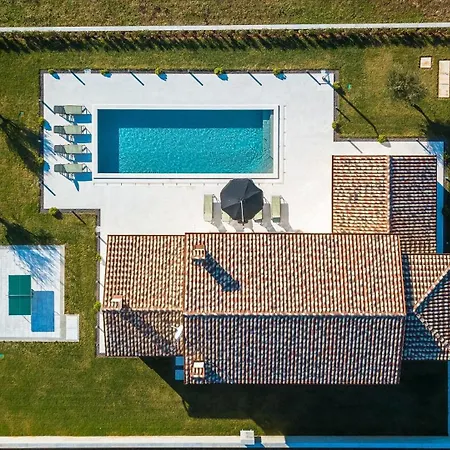 Beautiful Jurasi With Outdoor Pool In Tinjan