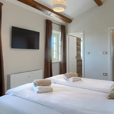 Вилла Beautiful Jurasi With Outdoor Pool In Tinjan *