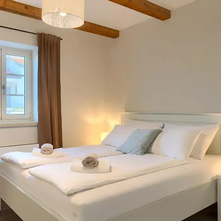 Beautiful Jurasi With Outdoor Pool In Tinjan * Muntrilj
